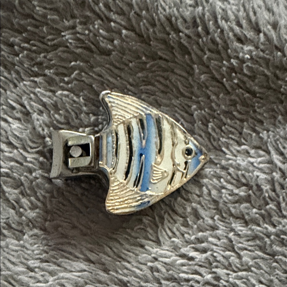 Silver and Blue Fish-Shaped Nail Clipper - Grooming Tool for Men